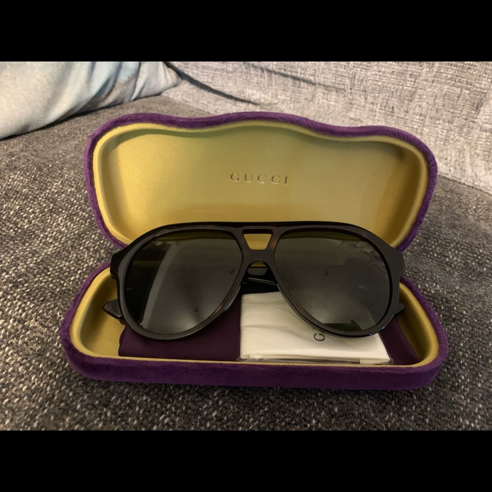 Authentic Gucci shinny dark Havana unisex